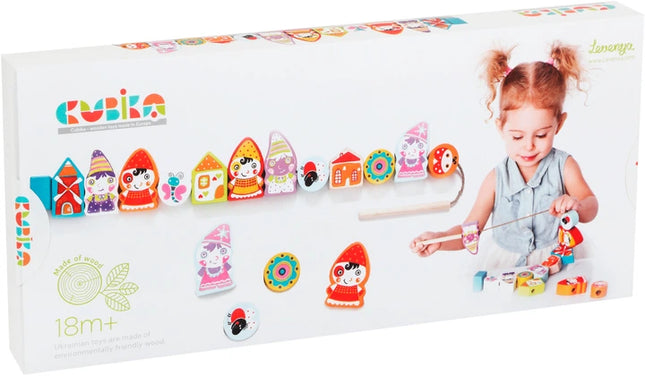 Juego de enhebrar duendes encantados.