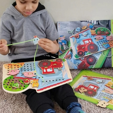 FARM THREADING & LACING GAME