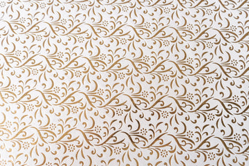 PAPEL ARTESANAL BLANCO CON FLORES DORADAS 22X29PULG