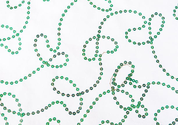 PAPEL DECORADO BLANCO C/LENTEJAS VERDE 22 X 29 PULG