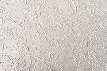 PAPEL ARTESANAL EMBOSADO BLANCO FLORES 22X29PULG