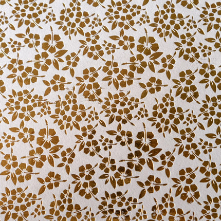 PAPEL DECORADO BLANCO C/FLORES DORADOS 22 X 29 PULG
