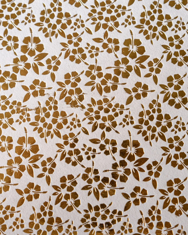 PAPEL DECORADO BLANCO C/FLORES DORADOS 22 X 29 PULG