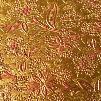 PAPEL ARTESANAL EMBOSADO ROJO DISEÑO FLORES 22X29PULG