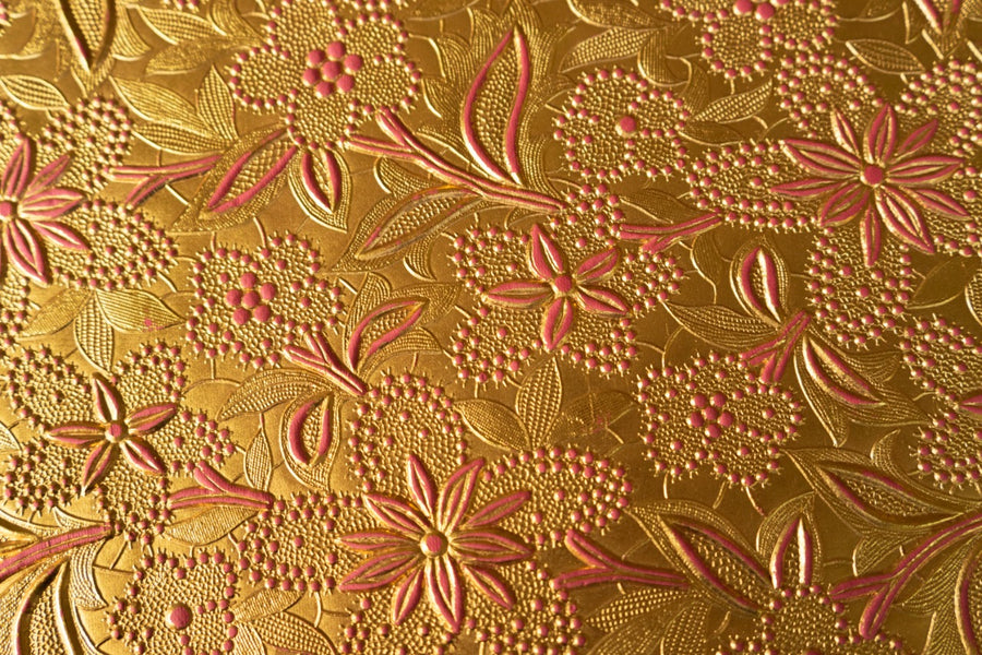 PAPEL ARTESANAL EMBOSADO ROJO DISEÑO FLORES 22X29PULG